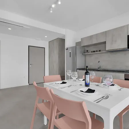 Beachfront Sea Srzic ماكارسكا